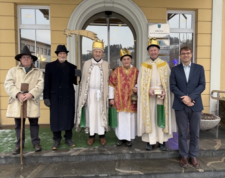 Ravenski koledniki zazveneli v Mestni hiši 6. 1. 2026 (8)